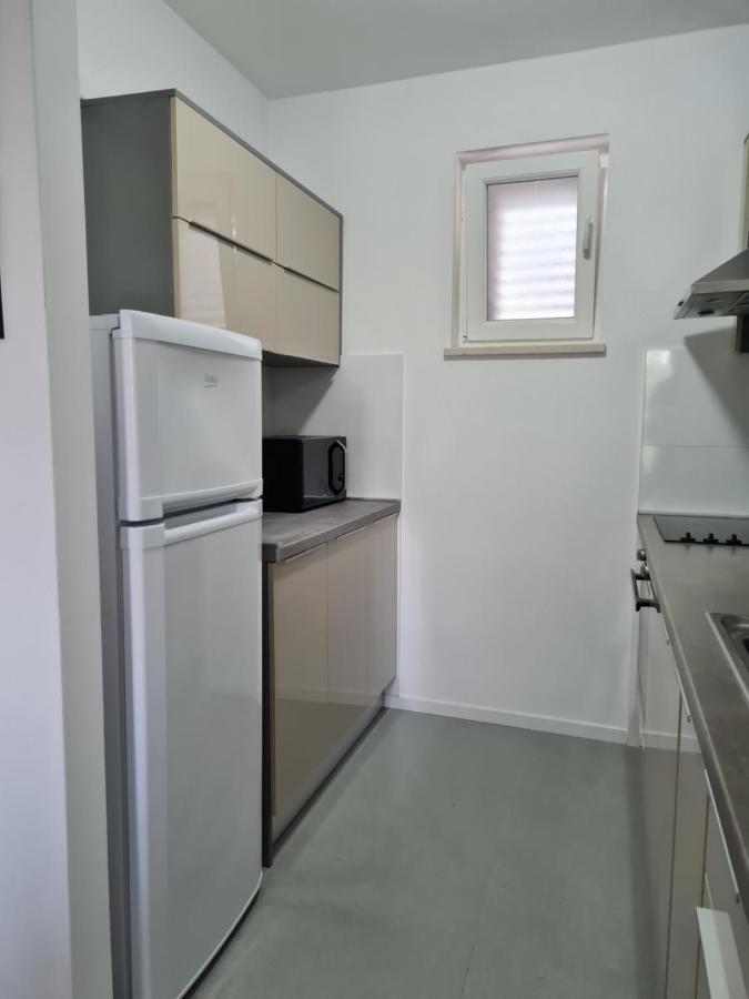 Apartment Gamma With Hydromassage Mini Pool Near Split Zrnovnica Exterior photo