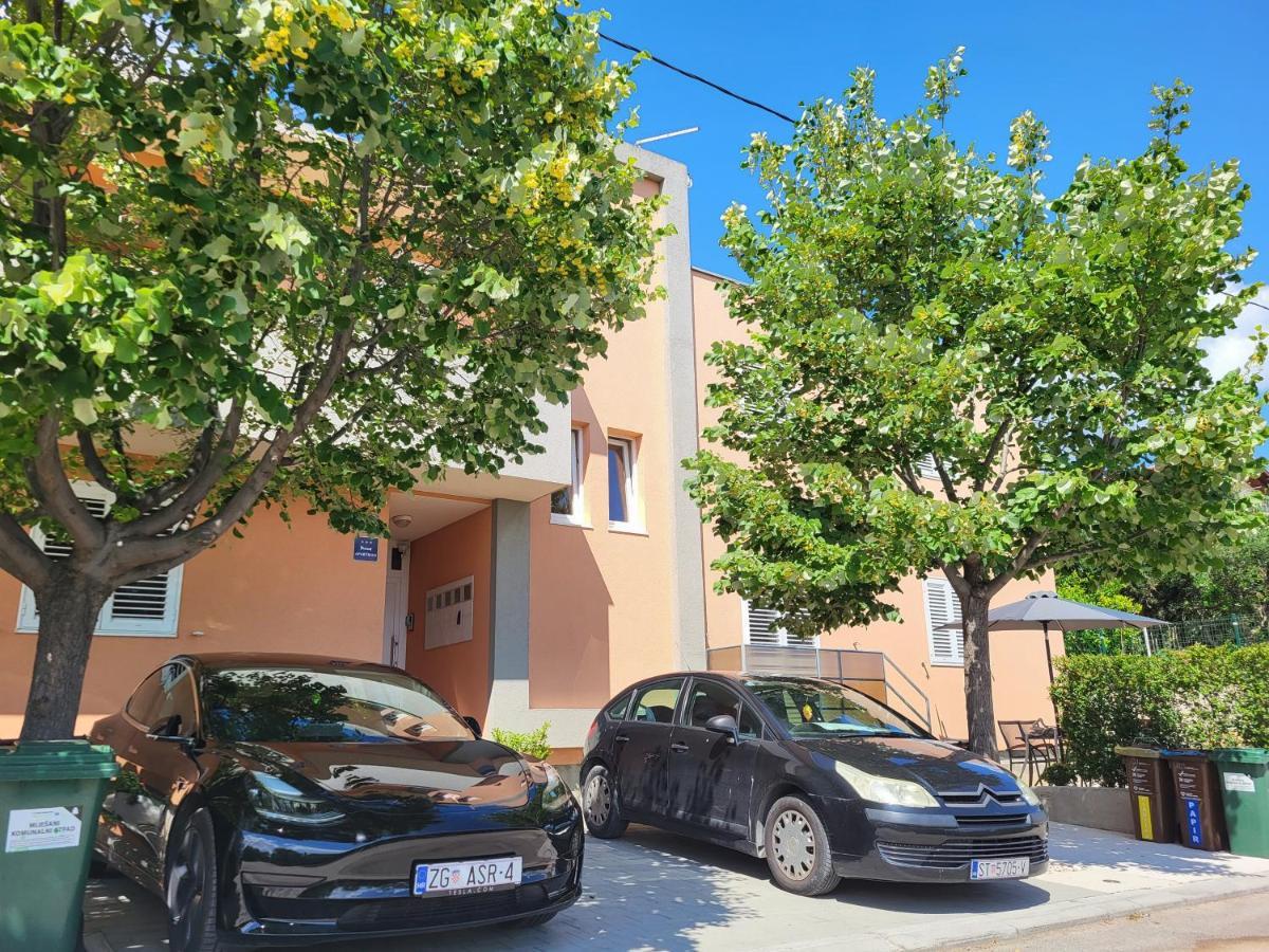 Apartment Gamma With Hydromassage Mini Pool Near Split Zrnovnica Exterior photo