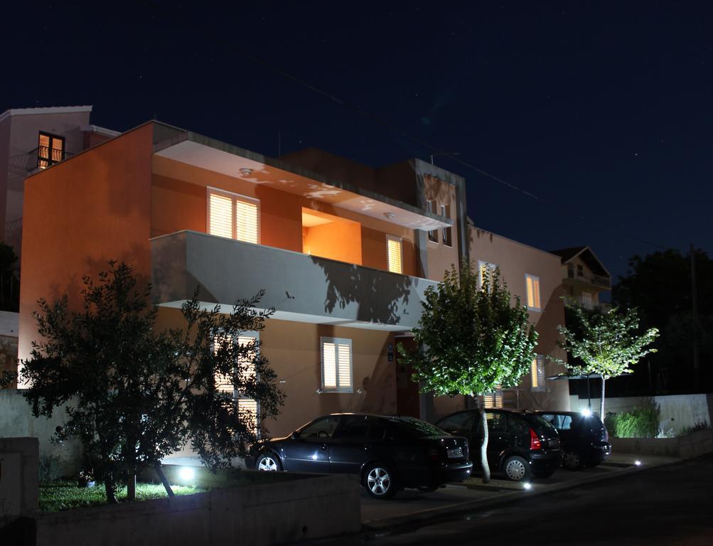 Apartment Gamma With Hydromassage Mini Pool Near Split Zrnovnica Exterior photo