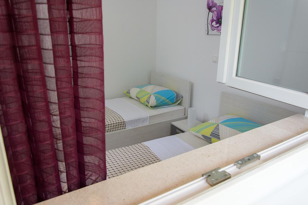 Apartment Gamma With Hydromassage Mini Pool Near Split Zrnovnica Exterior photo
