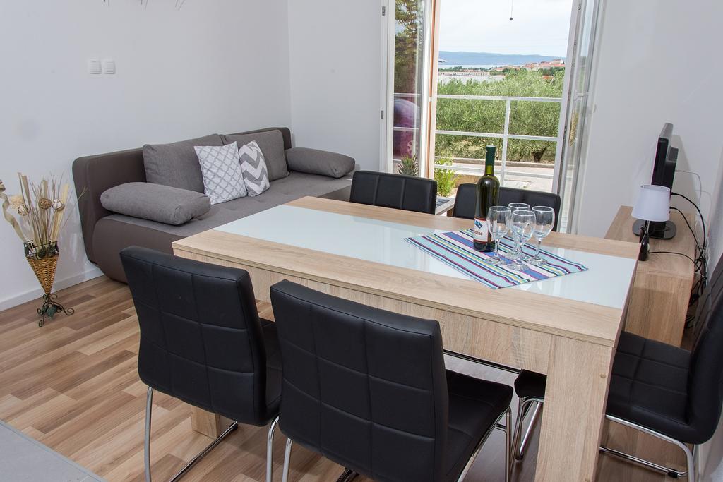 Apartment Gamma With Hydromassage Mini Pool Near Split Zrnovnica Exterior photo