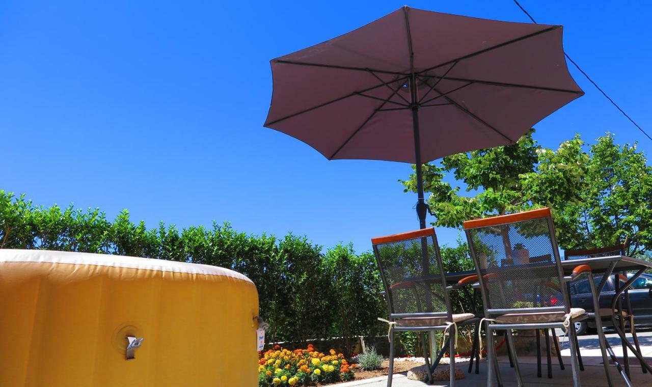 Apartment Gamma With Hydromassage Mini Pool Near Split Zrnovnica Exterior photo